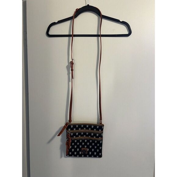 SF Giants Dooney & Bourke Triple Zip Crossbody Bag - Picture 3 of 4